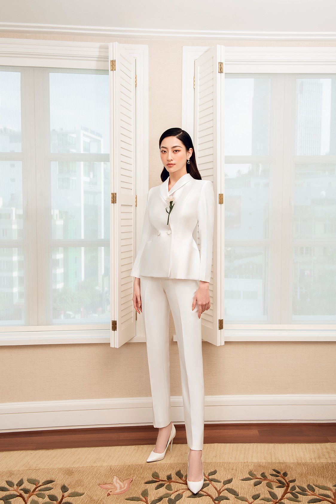 IVOR SUIT X IVOR PANTS X WHITE CARNATION